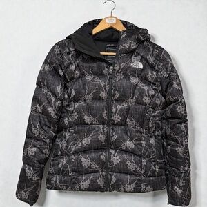 The North Face Women's Black/Gray Floral Nuptse 600 Down Puffer Jacket Size S